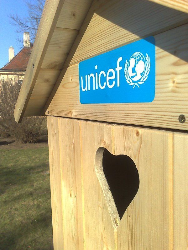 UNICEF vybíral na záchodky