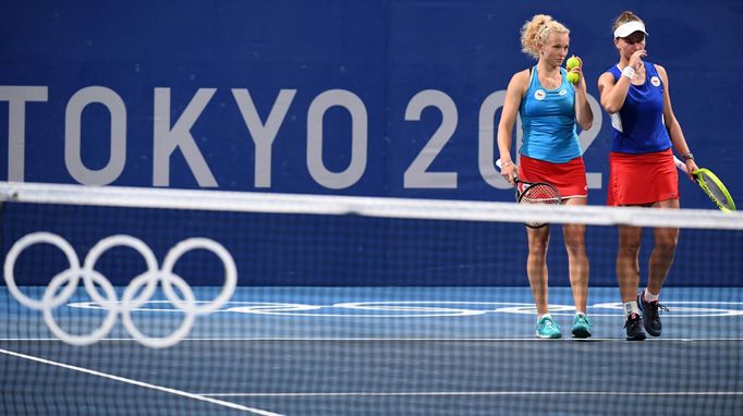 Barbora Krejčíková a Kateřina Siniaková v druhém kole čtyřhry na OH 2020