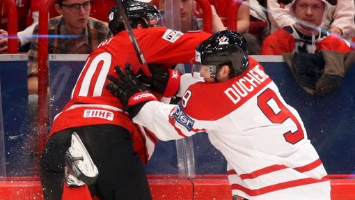 MS v hokeji 2013, Kanada - Švýcarsko: Matt Duchene (vpravo) - Andres Ambuhl