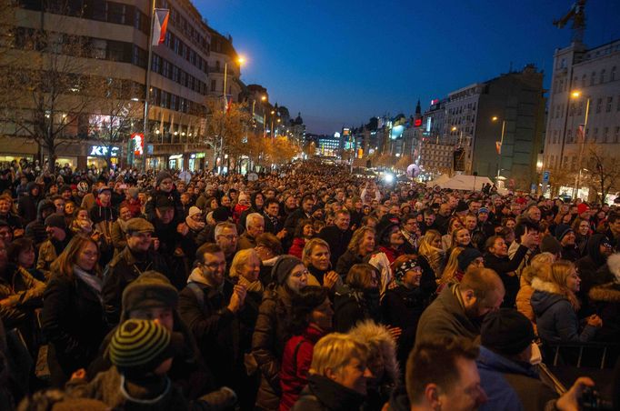 Oslavy výročí sametové revoluce na Václavském náměstí.