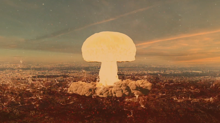 Zděšení a kritika. Video výbuchu atomové bomby ve Vídni sklízí drtivé reakce