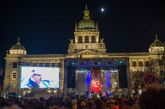 Oslavy výročí sametové revoluce na Václavském náměstí.