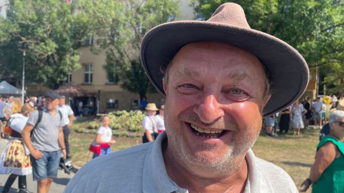 Aktuálně.cz mluvilo s koňákem Antonínem Konečným, který mluvil o tom, jak je v životě šťastný, jak ho baví pracovat, jak si na nic nestěžuje.