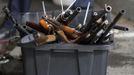 Guns sold to the Seattle Police sit in a box during the gun buyback event in Seattle, Washington January 26, 2013. Participants received up to a $100 gift card in exchange for working handguns, shotguns and rifles, and up to a $200 gift card for assault weapons. The event lasted from 9 a.m. until shortly after noon, after the event ran out of $80,000 worth of gift cards. REUTERS/Nick Adams (UNITED STATES - Tags: POLITICS CIVIL UNREST) Published: Led. 27, 2013, 12:46 dop.