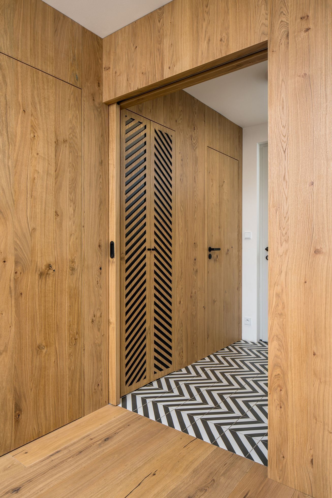 No architects - v řadě