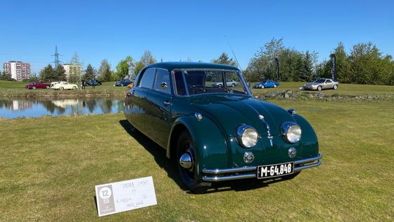 Přenádherná Tatra 77 i Pekelník z Brna. Golfové hřiště obsypaly výjimečné veterány