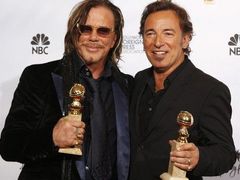 Mickey Rourke a Bruce Springsteen (vpravo)
