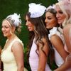 Móda na dostihové Velké národní v Aintree 2024
