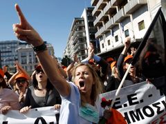 Zoufalí Řekové ventilovali svůj hněv v ulicích