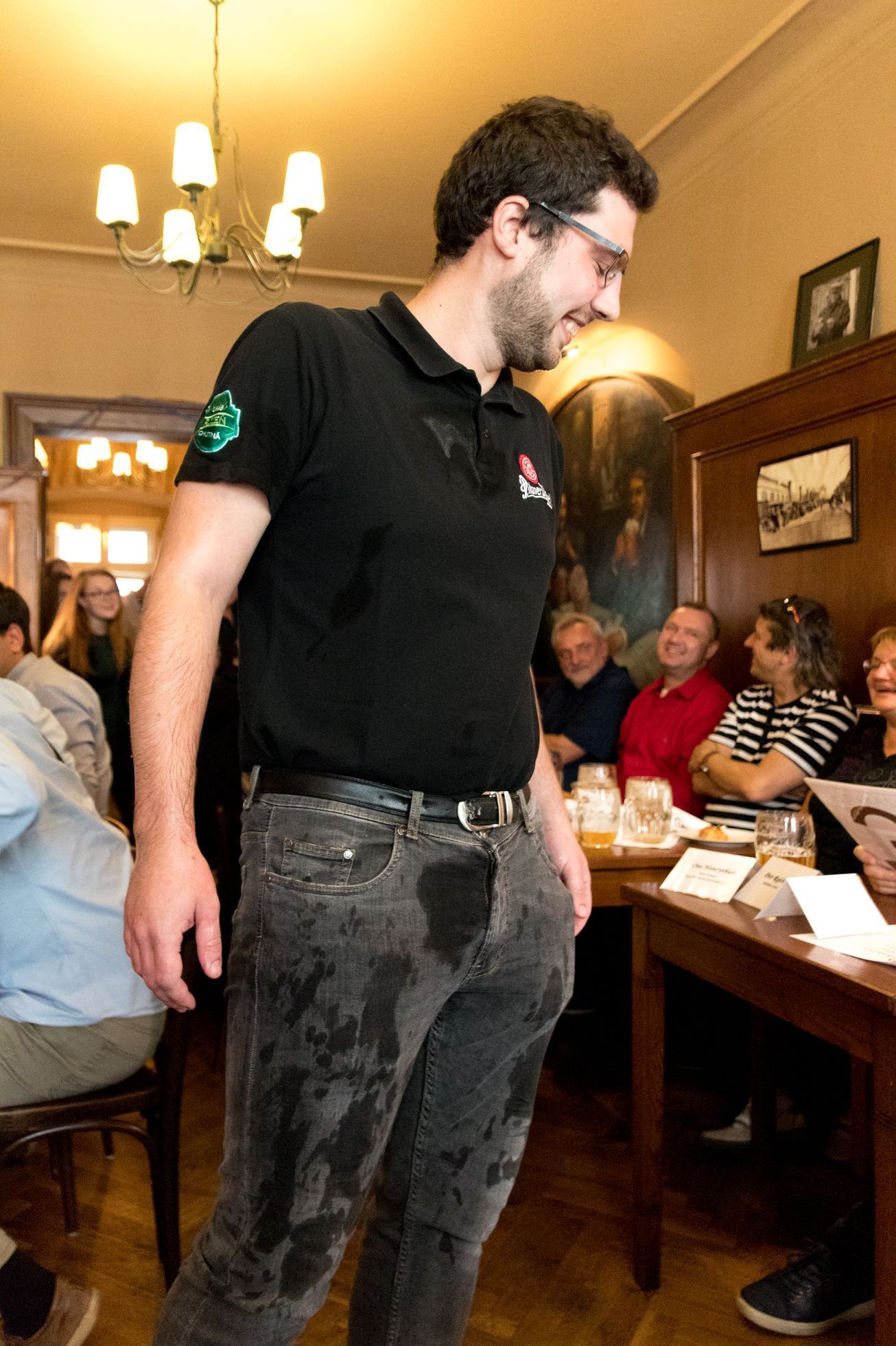 Foto: V Praze se spolu utkali výčepní na tradičním závodě Pinkasova noční můra