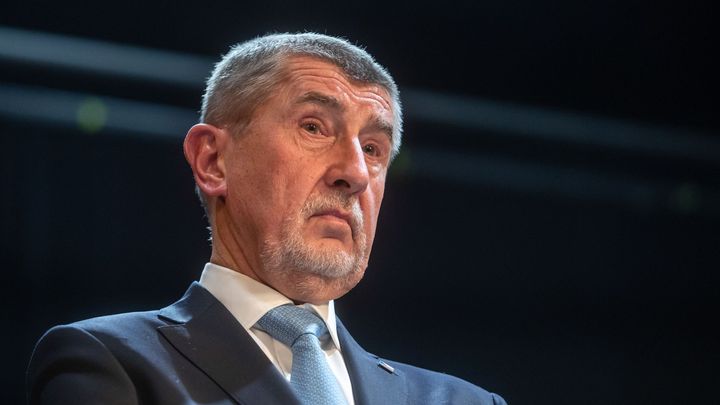 Babiš se musí omluvit novinářce za příspěvek na sociální síti, rozhodl soud