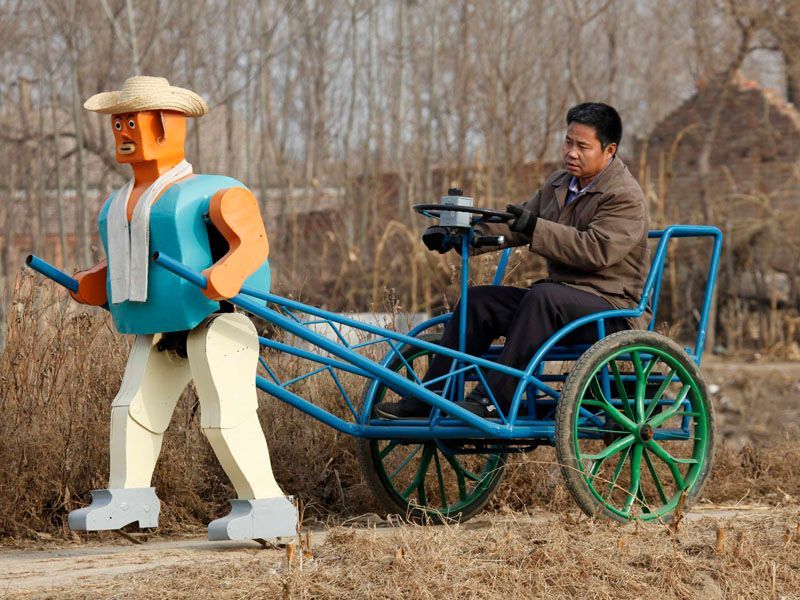 Čínský farmář vyrábí roboty