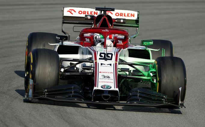 Antonio Giovinazzi v Alfě Romeo při prvních testech F1 v Barceloně 2020