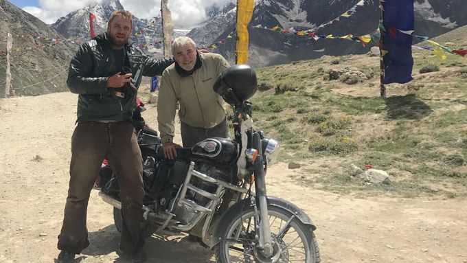 Foto: Tak vypadalo dobrodružné putování syna s otcem na motorkách po Himálaji