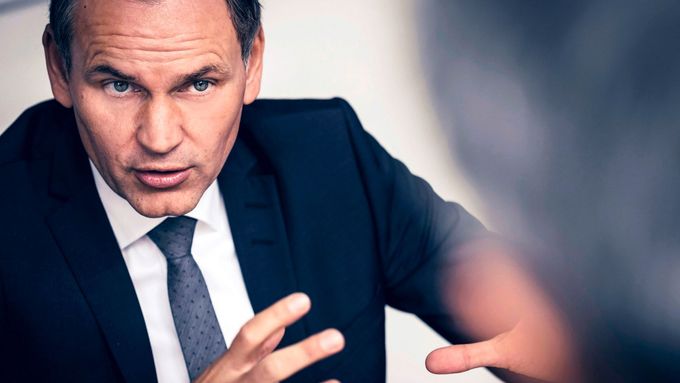Oliver Blume, generální ředitel koncernu Volkswagen, varuje, že Německo není na elektromobilitu připraveno.