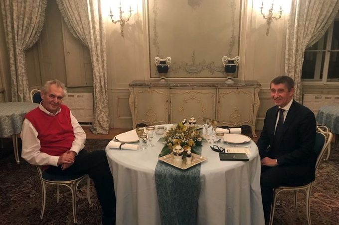 Prezident Miloš Zeman s premiérem v demisi Andrejem Babišem při večeři v Lánech, 8. února 2018