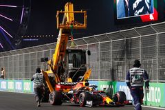 Verstappen nezvládl senzačně rychlé kolo, kvalifikaci F1 v Džiddě vyhrál Hamilton