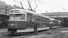 Fotografie z historie výrobního závodu Tatra Smíchov v Praze. Snímek z roku 1960.