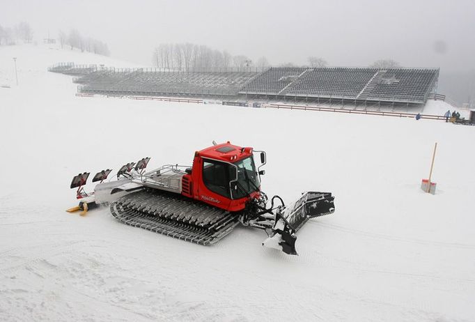 Obrázek, na který pořadatelé mistrovství toužebně čekali: vesecký areál pokrytý sněhem.