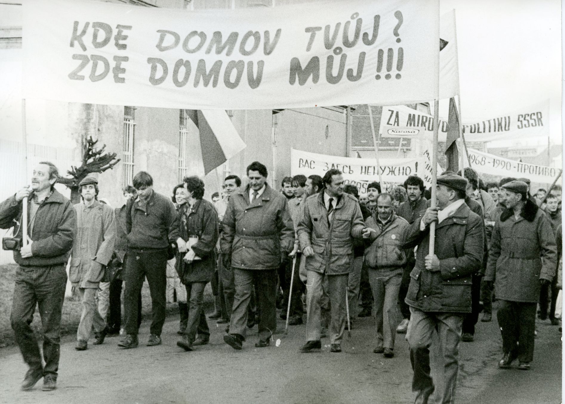 Pochod po 30. letech proti Sovětské okupaci a vojsku ve městě - Vysoké Mýto - archiv 1990