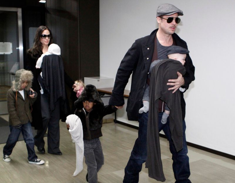 Angelina Jolie a Brad Pitt s rodinou