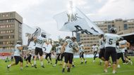 Letošní Czech Bowl se konal na fotbalovém stadionu Viktorie Žižkov, který byl velmi slušně zaplněn. Diváci na stísněných tribunách vytvořili pekelnou atmosféru, již po zápase ocenili všichni jeho aktéři.