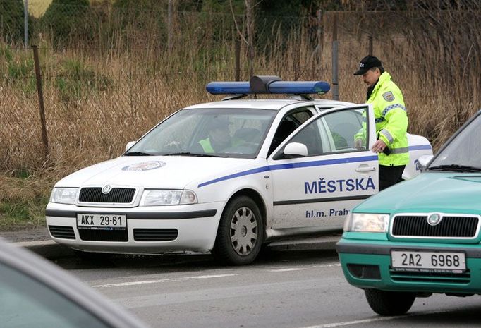 Spor o místo s městskou policií.