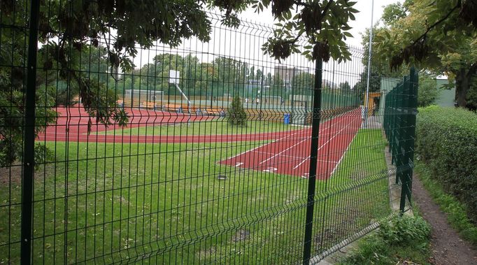 Letenské kurty poblíž budovy ministerstva vnitra. Tady stával stadion Slavie, na němž Josef Bican nastřílel nejvíc svých gólů