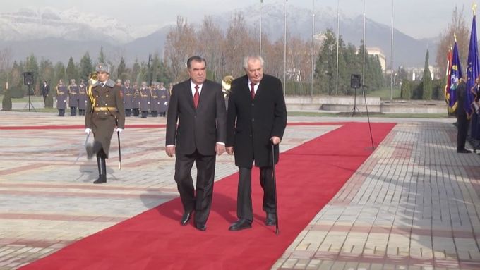 Prezident Miloš Zeman při návštěvě Tádžikistánu s prezidentem Rachmonem