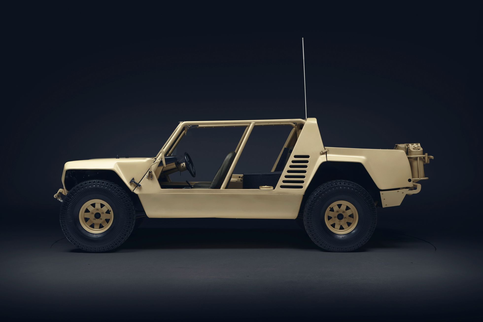 Lamborghini LM002