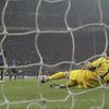 Inter Milán - Olympique Marseille (Brandao střílí gól, inkasuje Julio Cesar)