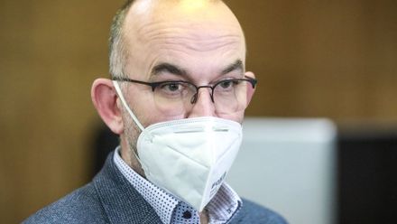 Blatný představuje očkovací strategii. A jak se bude nově počítat PES?