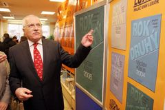 Prezidenta zvolí tajně, odhalit karty nikdo nechce