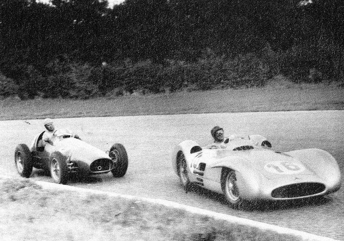 Juan Manuel Fangio
Závody ve Formule 1 v 50. letech dvacátého století.