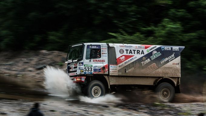 Podívejte se, jak si Martin Kolomý dojel pro své premiérové vítězství na Rallye Dakar.