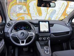Interiér Renaultu Zoe při faceliftu pořádně prokoukl, i díky velikému příplatkovému dotykovému displeji.