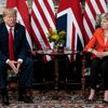 Donald Trump a Theresa Mayová ve Velké Británii