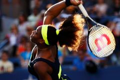 Serena je v semifinále Turnaje mistryň, porazila i Li Na
