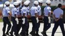 Members of the Brazilian Air Force carry the coffin of Oscar Niemeyer to load on an airplane before taking off from Rio de Janeiro's airport to Brasilia December 6, 2012. Niemeyer, a towering patriarch of modern architecture who shaped the look of modern Brazil and whose inventive, curved designs left their mark on cities worldwide, died late on Wednesday. He was 104. Niemeyer had been battling kidney and stomach ailments in a Rio de Janeiro hospital since early November. His death was the result of a lung infection developed this week, the hospital said, little more than a week before he would have turned 105. REUTERS/Stringer (BRAZIL - Tags: SOCIETY MILITARY OBITUARY) Published: Pro. 6, 2012, 3:45 odp.