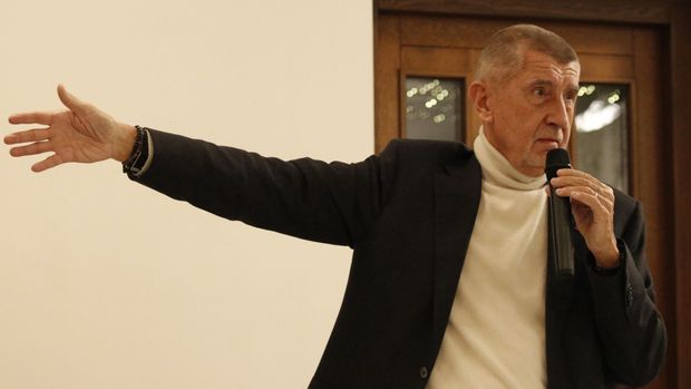 "Na otázky odpovídat nebudu." Babiš skončil s projevem a odešel ze sněmovny