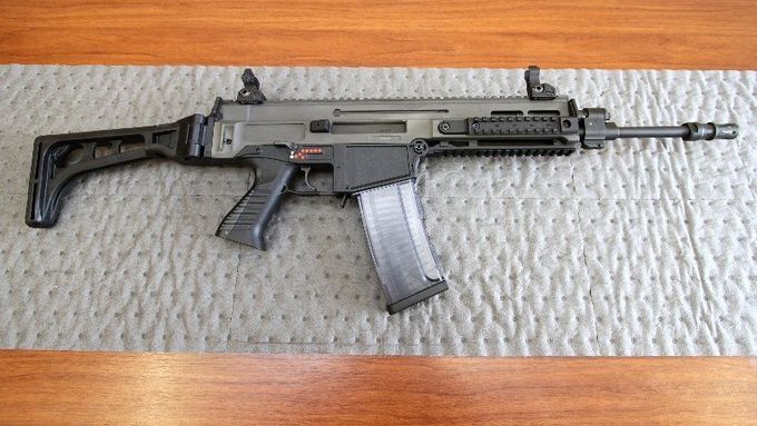 Seznamte se: Nová útočná puška CZ 805 BREN, která se začne zavádět do výzbroje české armády.