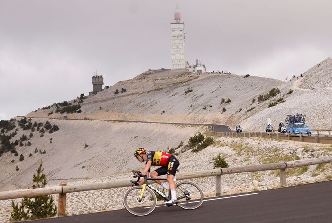 11. etapa Tour de France 2021: Wout van Aert pod vrcholem Mont Ventoux.