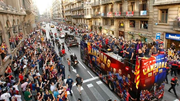 Barcelona na nohou: Skoro milion lidí vítalo fotbalové hrdiny