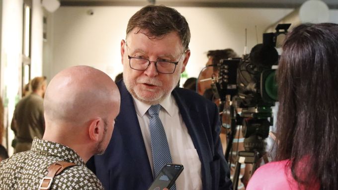 Aktuálně.cz přináší ukázku ze středeční  debaty Zbyňka Stanjury s novináři, kdy mluvil také o tom, že Česko podle něj do roku 2030 euro nezavede.