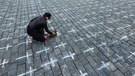 30 tisíc obětí koronaviru. Selhali jsme? A změní pandemie společnost? Speciál DVTV
