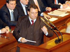 Jiří Paroubek ve sněmovně.