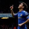 Oscar slaví gól Chelsea v utkání s Liverpoolem