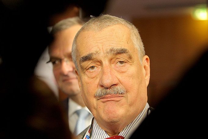 Karel Schwarzenberg staví eurokandidátku topky z nestraníků.