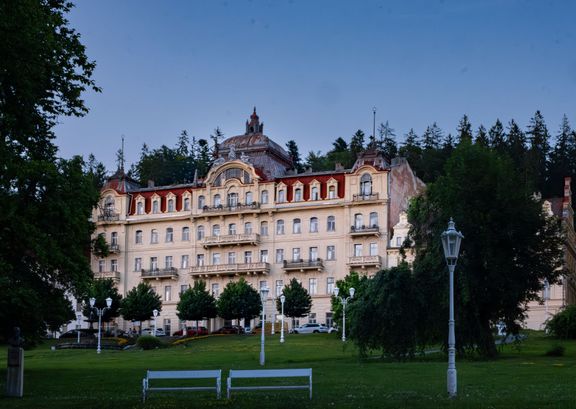 Nejprve Klebelsberkův palác, pak King of England a nakonec Kavkaz se v roce 1904 proslavil společným setkáním krále Edwarda VII. a císaře Františka Josefa I.