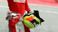 Pilot Toyoty Ralf Schumacher mává na své fannoušky.